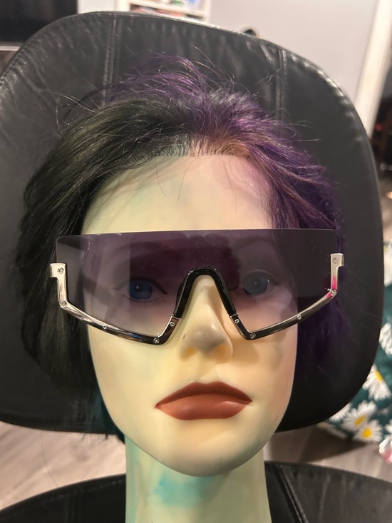 Accessories - Futuristic Shield Visor Sunglasses in Purple Gradient